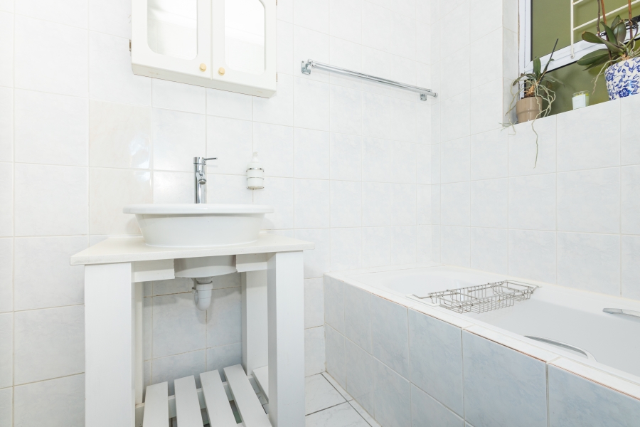 3 Bedroom Property for Sale in The Crest Western Cape